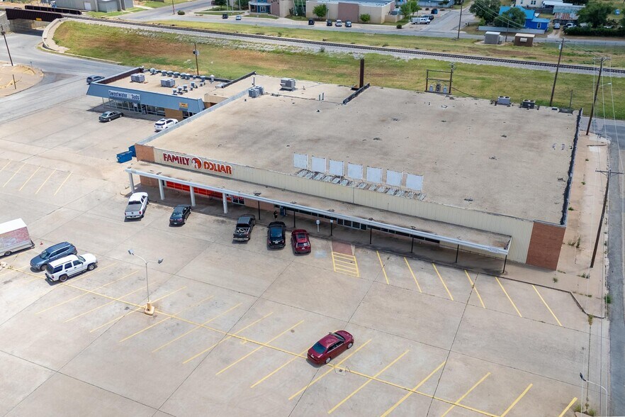 More Photos Of 500-511 E Broadway St, Sweetwater Storefront For Sale