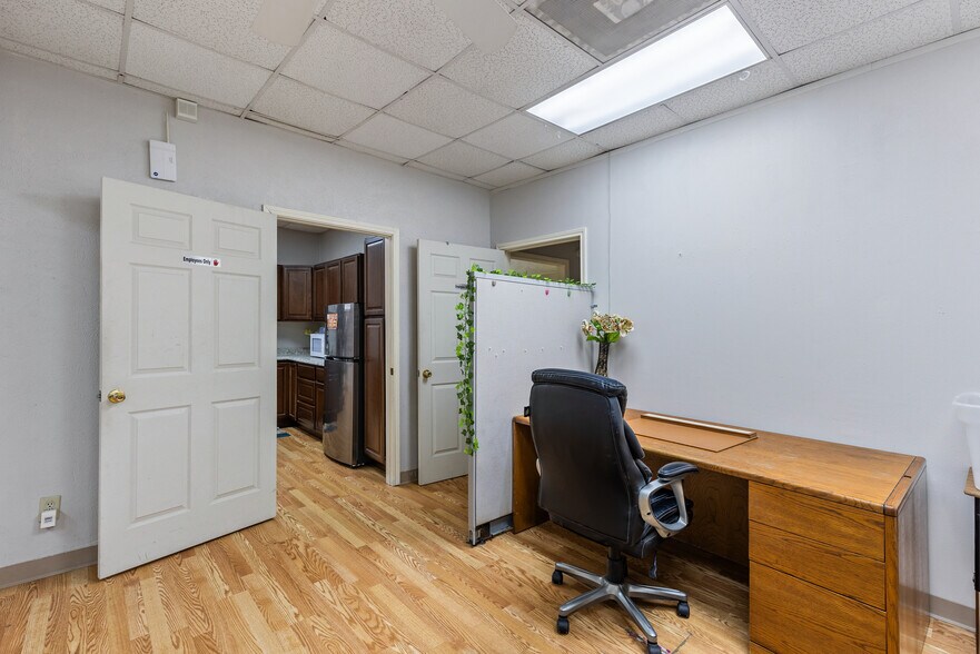 More Photos Of 1118 Interstate Highway 30, Greenville Storefront Retail Office For Lease