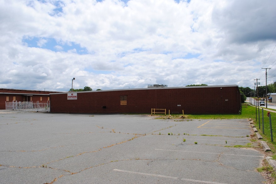 More Photos Of 501 S Main St, Landis Manufacturing For Sale
