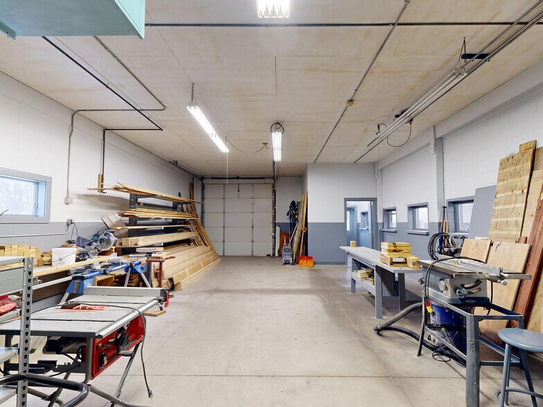 More Photos Of 2505 Avonia Rd, Fairview Warehouse For Lease