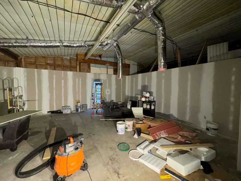 More Photos Of 10535 Highway 53 W, Talking Rock Service For Sale