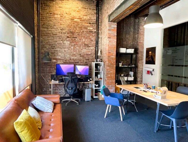 More Photos Of , Saint Louis Office For Sale