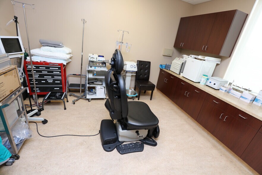 More Photos Of 2010 E 1st St, Santa Ana Medical For Lease