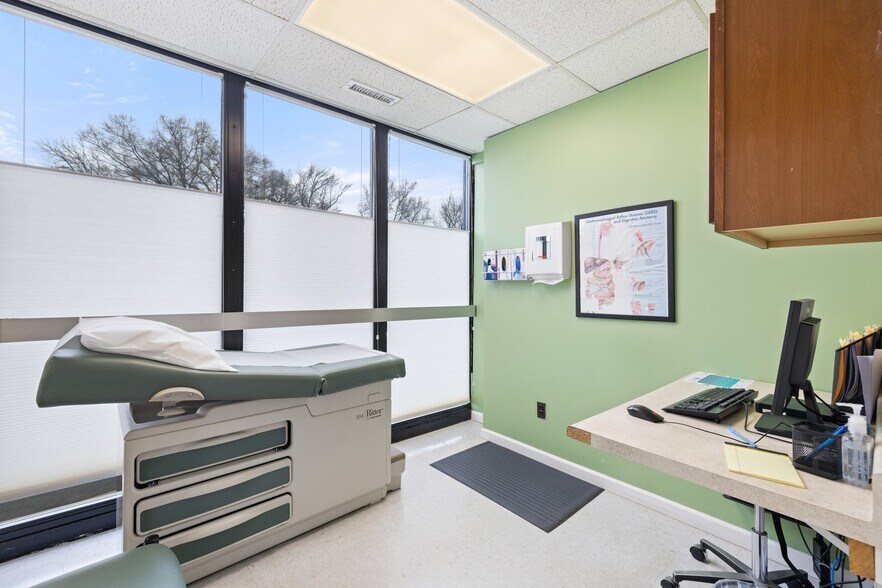 More Photos Of 2616 Sherwood Hall Ln, Alexandria Medical For Sale