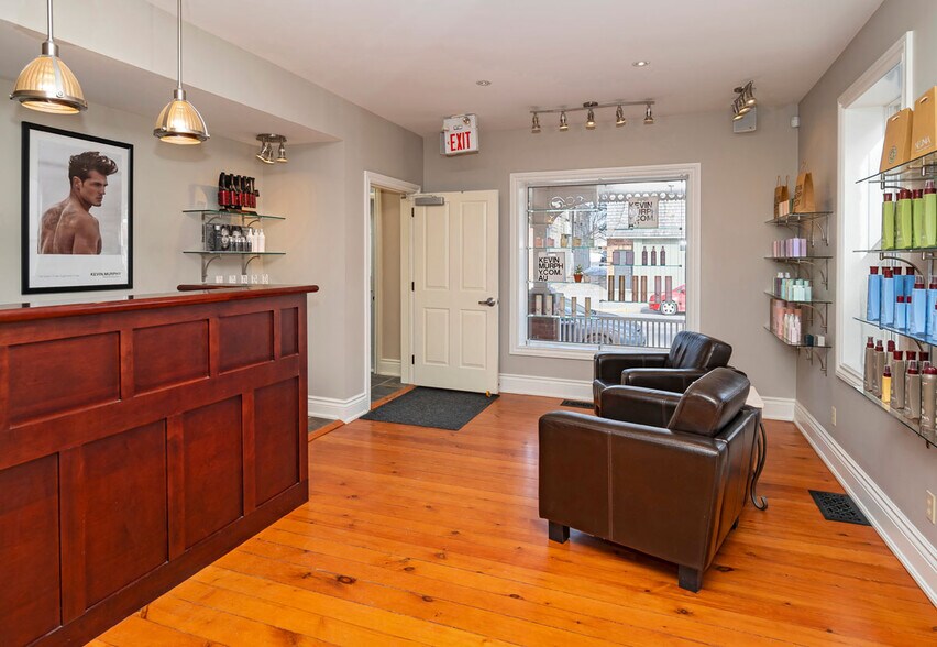 More Photos Of 6391 Main St, Whitchurch-Stouffville Storefront Retail Office For Lease