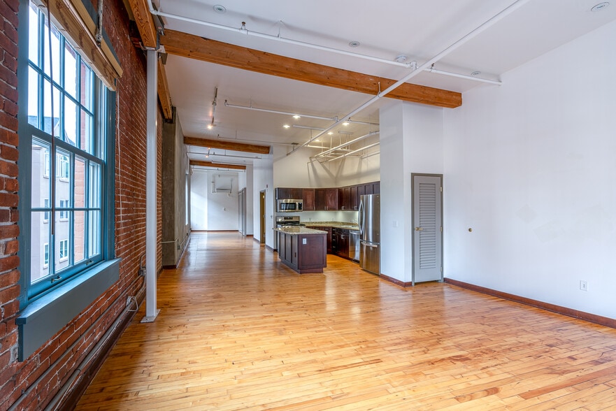 More Photos Of 448 W Market St, San Diego Office For Lease