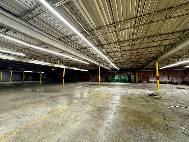 More Photos Of 235 S Hampton Ave, Johnsonville Warehouse For Sale