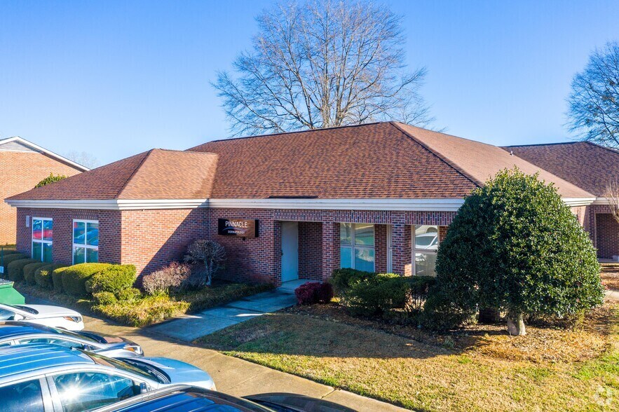 More Photos Of 701 E Roosevelt Blvd, Monroe Medical For Sale