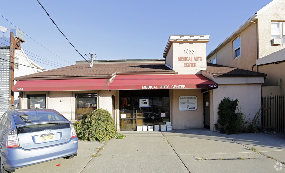 Primary Photo Of 1432 Hylan Blvd, Staten Island Medical For Lease