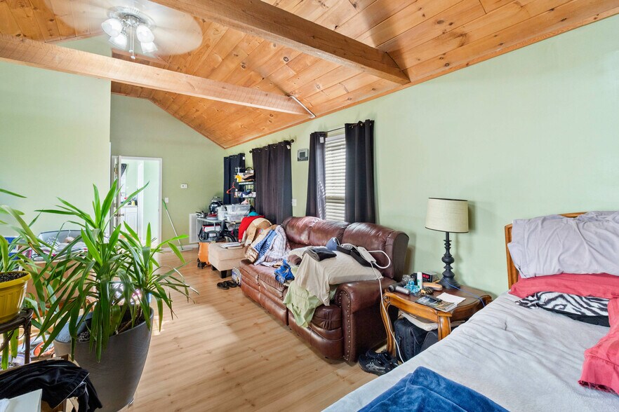 More Photos Of 372 Jones St, Decatur Warehouse For Sale