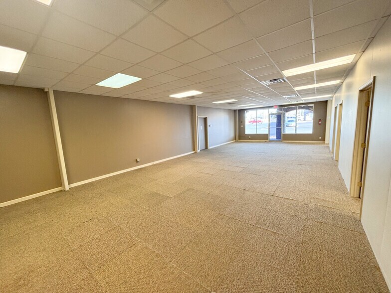 More Photos Of 304 E Jackson St, Willard Unknown For Lease