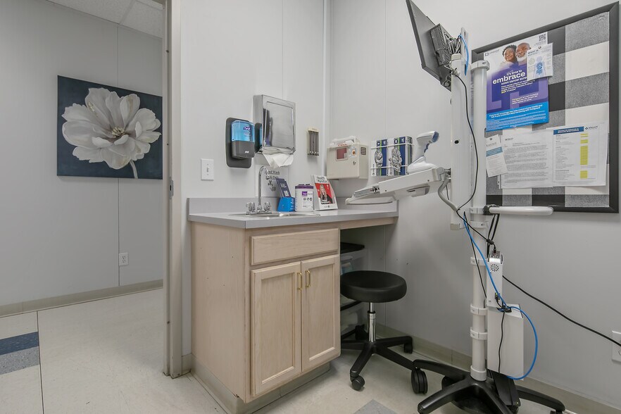 More Photos Of 7 E Duncan St, Lillington Medical For Sale