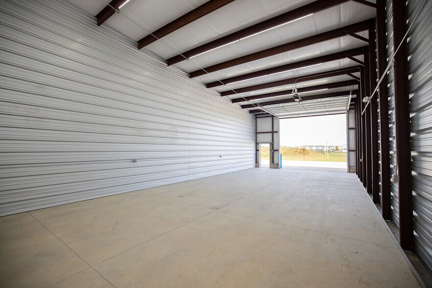 More Photos Of 1532 E Mason Dr, Kechi Self Storage For Sale