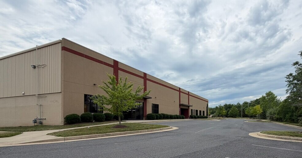 More Photos Of 131 Frogale Ct, Winchester Light Distribution For Lease