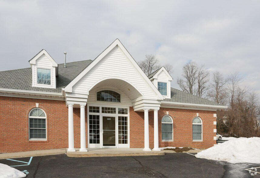 More Photos Of 120 Broadway, Amityville Office For Sale