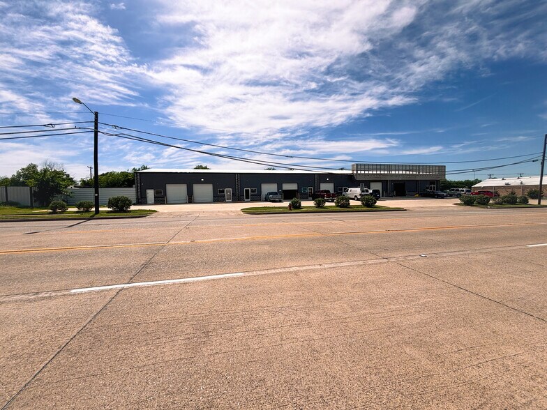 More Photos Of 600 S Cherry Ln, White Settlement Light Distribution For Lease