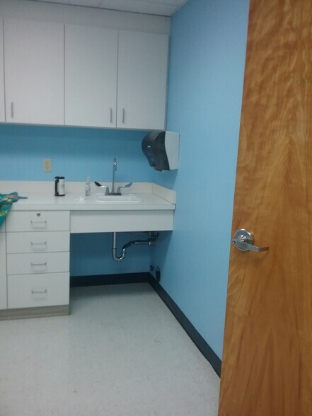 More Photos Of 9506 Hospital Ave, Nassawadox Medical For Sale