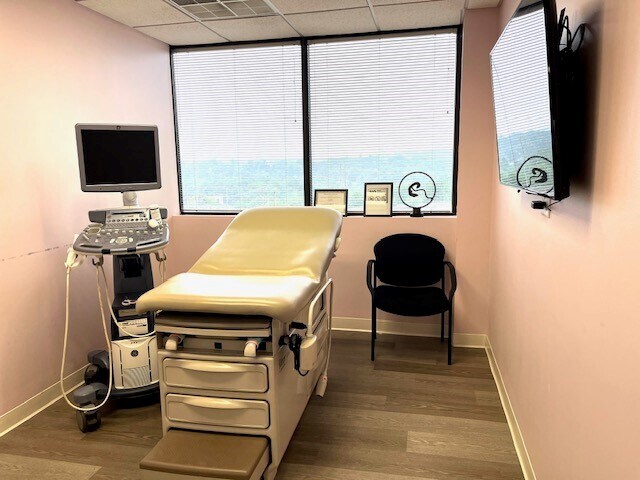 More Photos Of 1650 Elm St, Manchester Medical For Sale