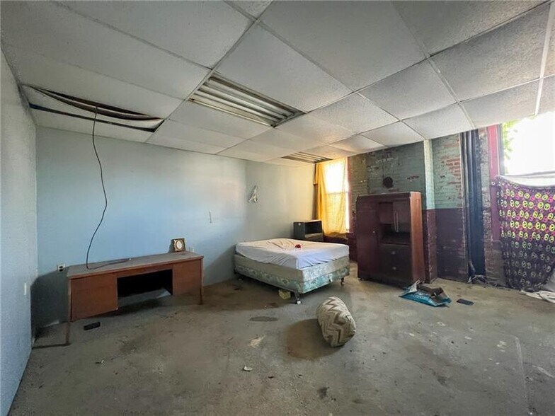 More Photos Of 119 E Wayne St, Butler Office Residential For Sale