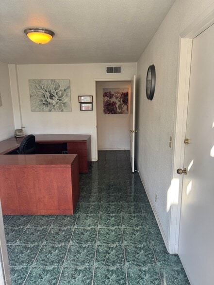 More Photos Of 711 W 17th St, Costa Mesa Light Manufacturing For Sale