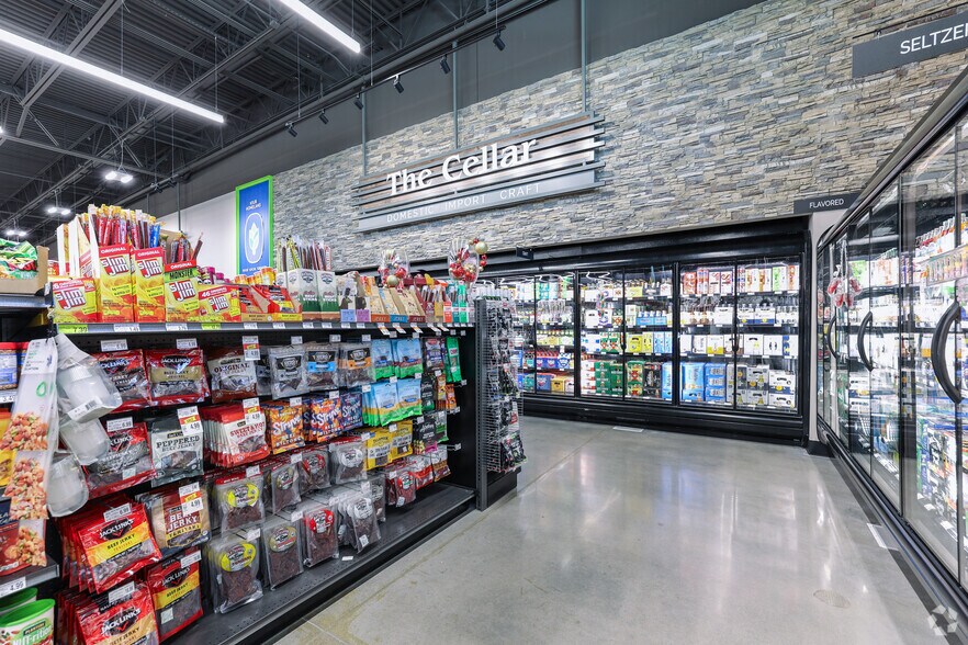 More Photos Of 16533 N May Ave, Edmond Unknown For Lease