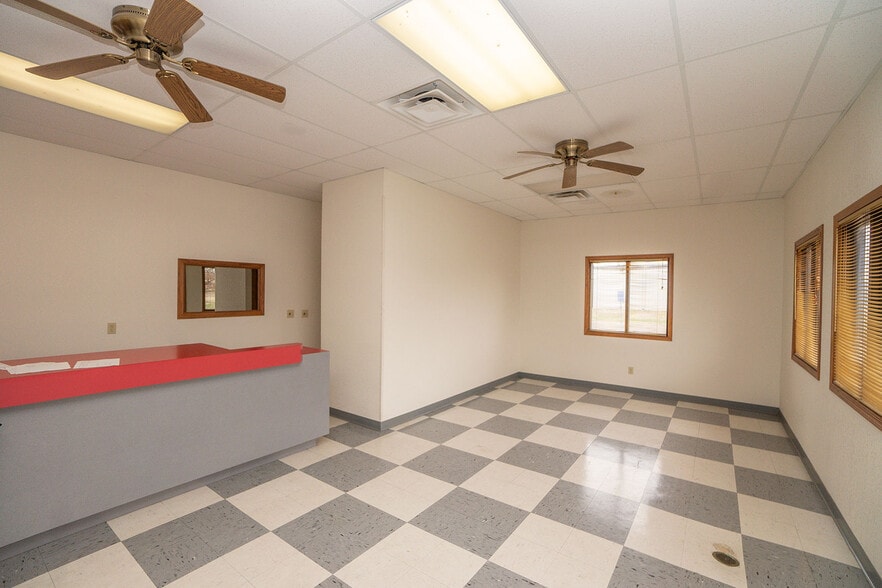 More Photos Of 520 S Ramsey Dr, Valley Center Freestanding For Sale