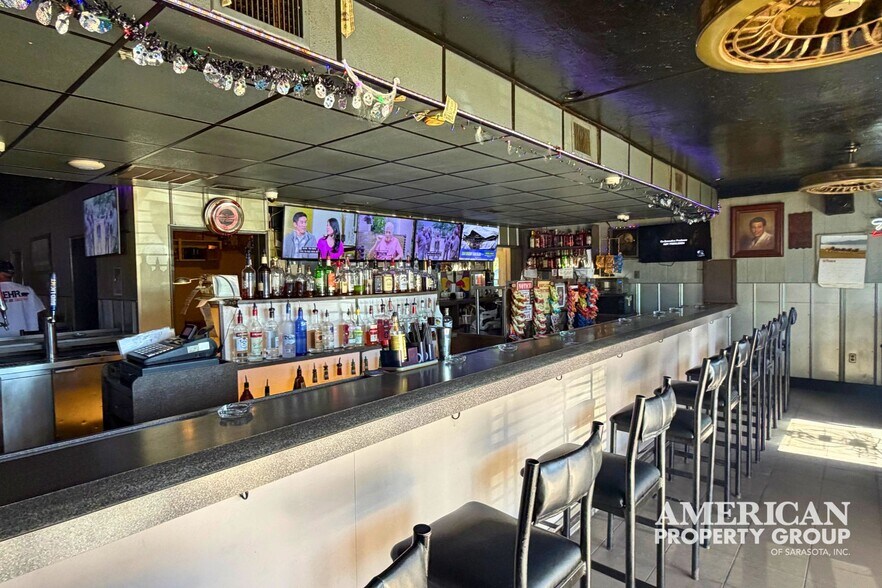More Photos Of 4459 Bee Ridge Rd, Sarasota Bar For Sale