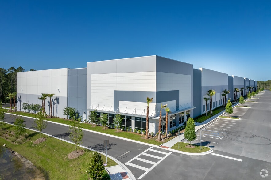 More Photos Of 5281 L B McLeod Rd, Orlando Warehouse For Lease