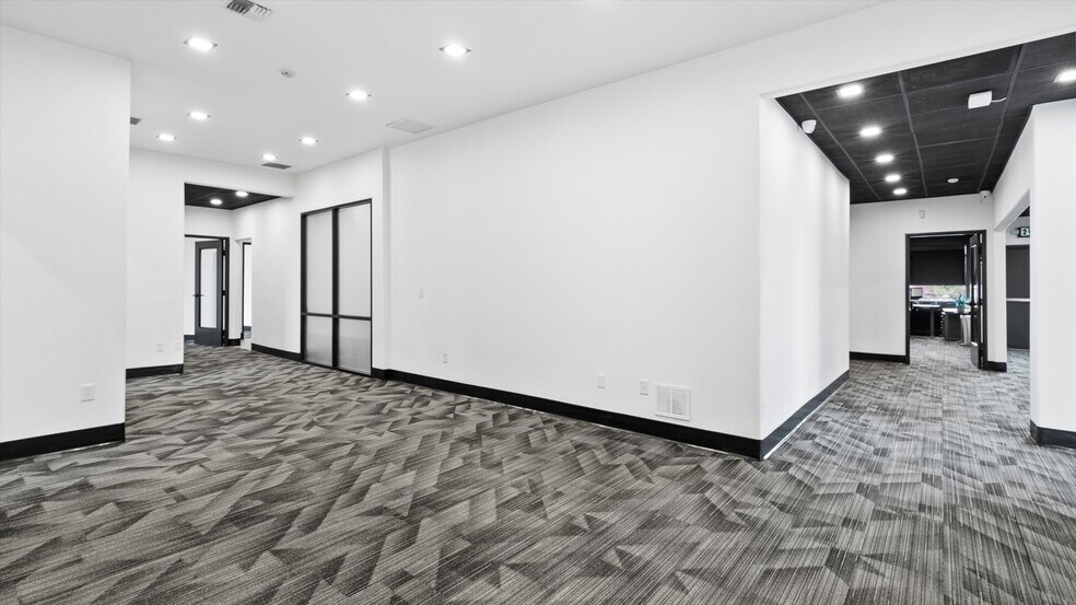 More Photos Of 5808 Bedford St, Pasco Office For Sale