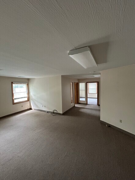 More Photos Of 200 Industrial Pky, Chagrin Falls Medical For Lease