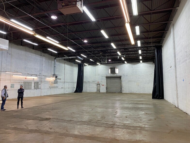 More Photos Of 5300-5320 Eisenhower Ave, Alexandria Warehouse For Lease