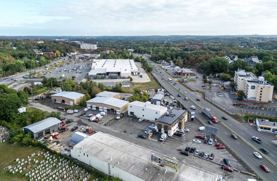 More Photos Of 28-32 Osprey Rd, Saugus Light Distribution For Lease