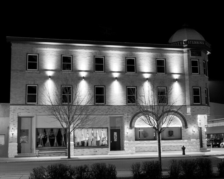 More Photos Of 201 Steele St, Algoma Hotel For Sale