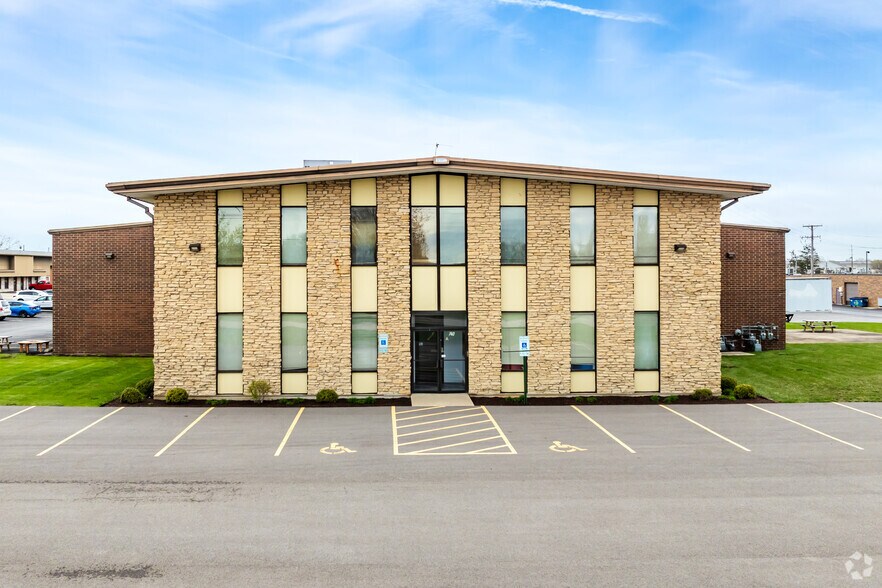 More Photos Of 740 Industrial Dr, Cary Manufacturing For Lease
