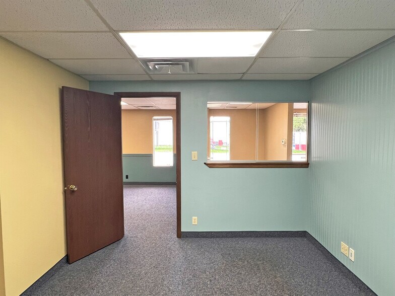 More Photos Of 2002 Evanston Ave, Erie Manufacturing For Lease