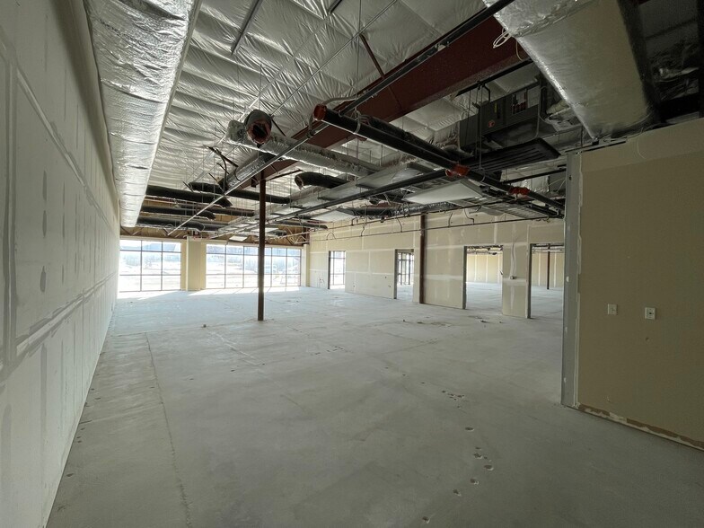 More Photos Of 911 29th St SE, Watertown Unknown For Lease
