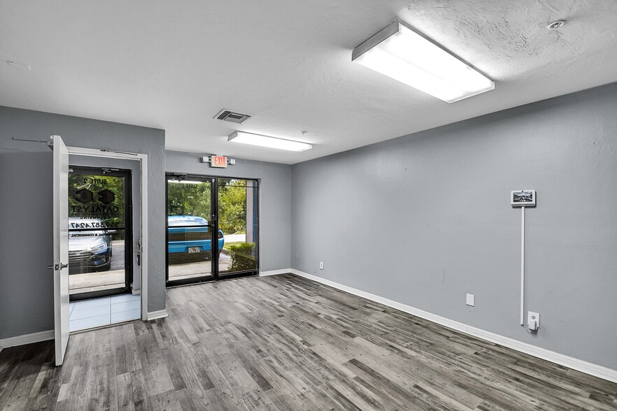 More Photos Of 12165 Metro Pky, Fort Myers Light Manufacturing For Lease