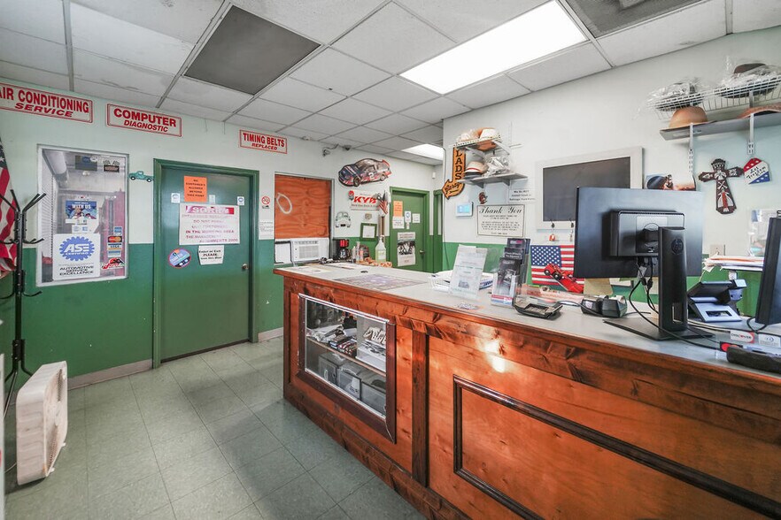 More Photos Of 502 Washington St, South Houston Warehouse For Sale