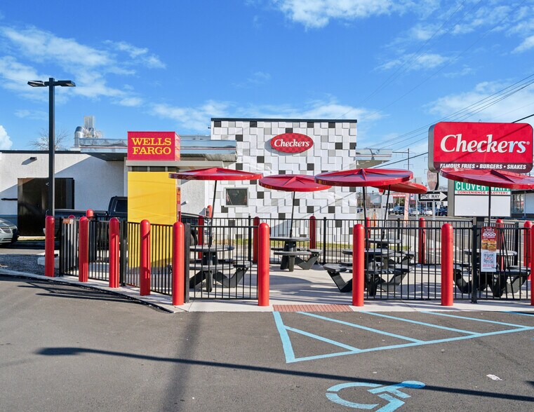 More Photos Of 399 Bristol Pike, Croydon Freestanding For Sale