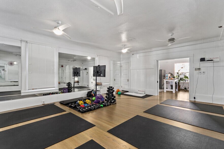 More Photos Of 2224 J St, Sacramento General Retail For Sale