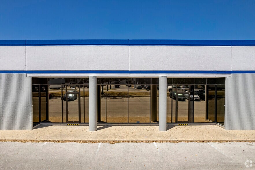 More Photos Of 10927 Wye Dr, San Antonio Light Distribution For Lease