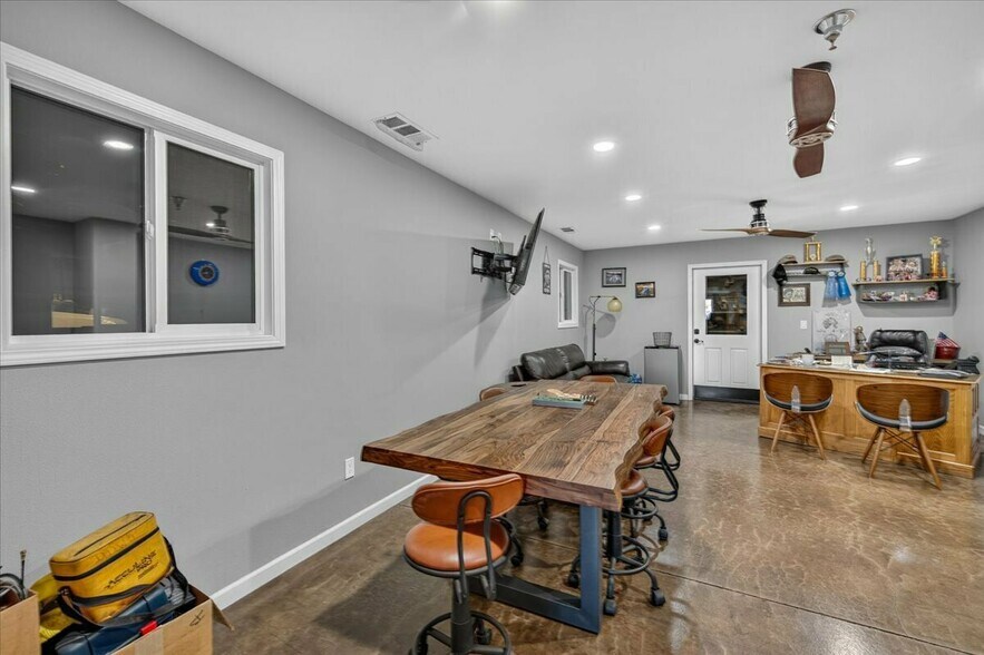 More Photos Of 149 Ashland ave, Lindsay Industrial For Sale