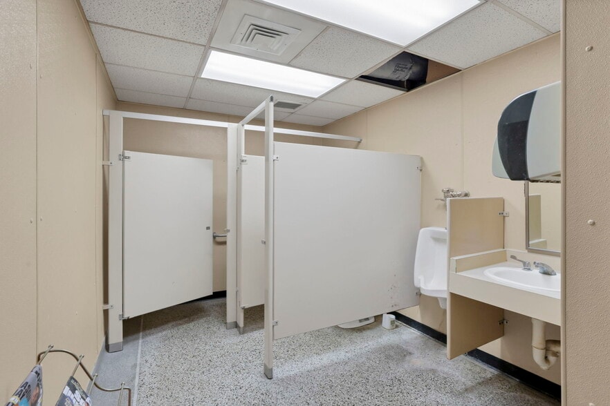 More Photos Of 300 E Auburn Ave, Springfield Office For Sale