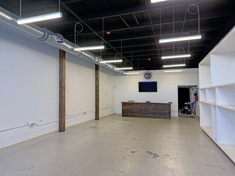 More Photos Of 105 Fox St, Portland Truck Terminal For Lease