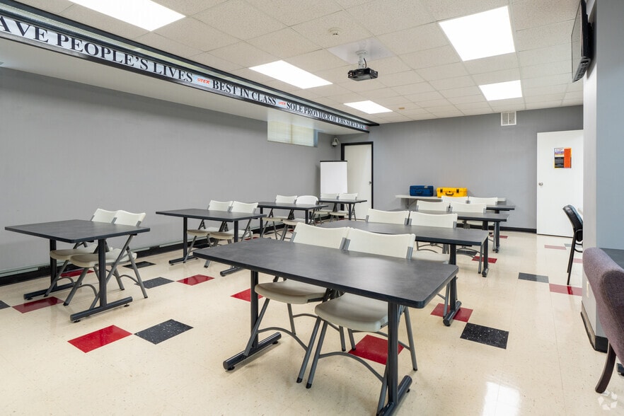 More Photos Of 1525 S Broadway, Saint Louis Office Residential For Sale