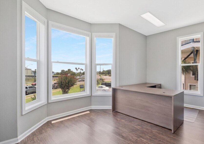 More Photos Of 730 Bayfront Pky, Pensacola Office For Lease