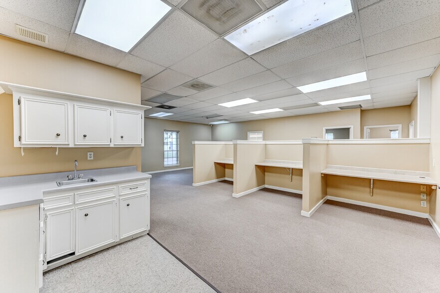 More Photos Of 14741 Pebble Bend Dr, Houston Loft Creative Space For Lease