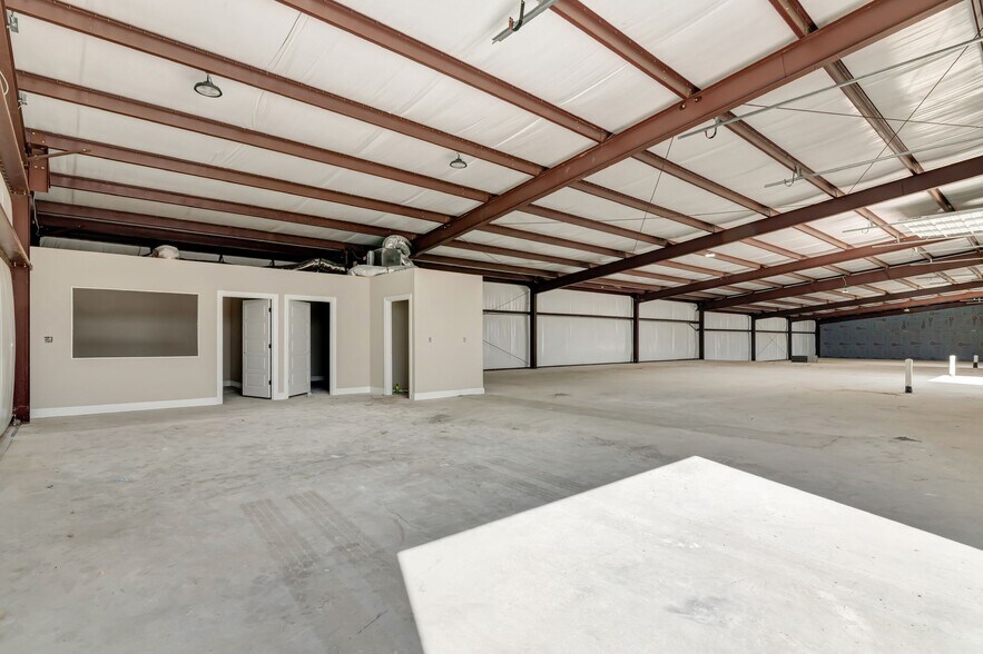 More Photos Of 3000 N FM 51, Weatherford Warehouse For Lease