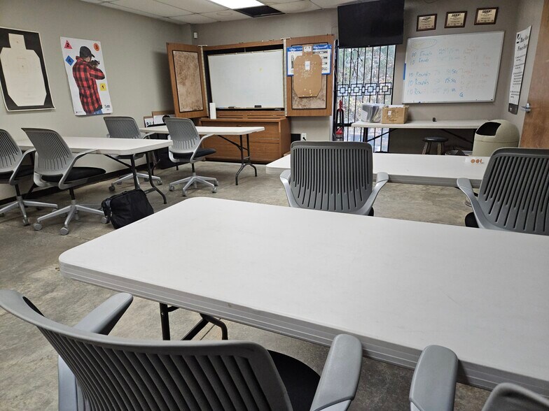 More Photos Of 6190 Parkway North Dr, Cumming Light Distribution For Sale