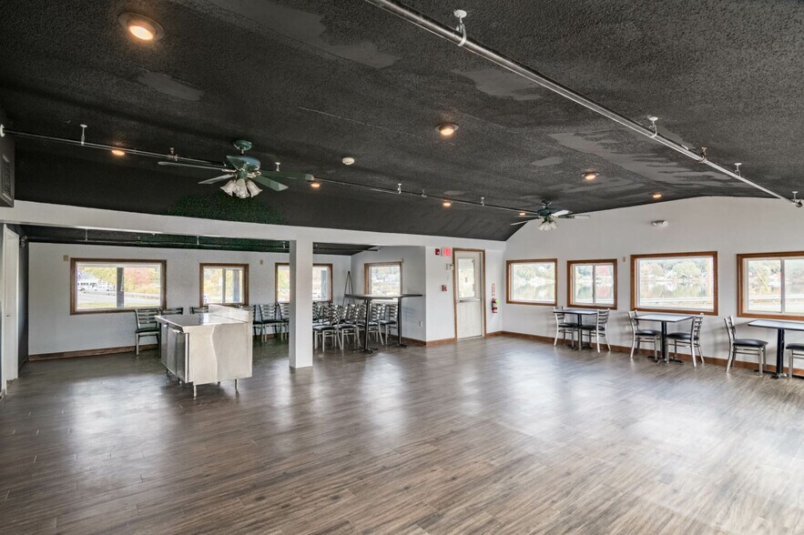 More Photos Of 141 Congamond Rd, Southwick Restaurant For Lease